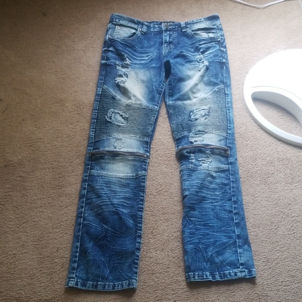 Ripped Skinny Jeans